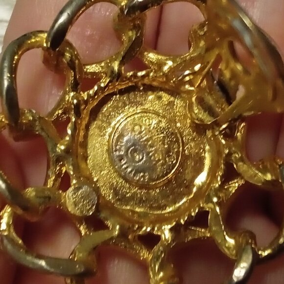 Chanel LARGE Vintage Clip On Earrings - Picture 7 of 15